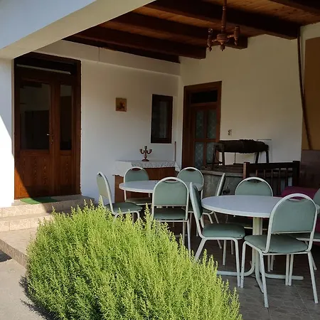 Anna Vendeghaz Guest house Savadisla