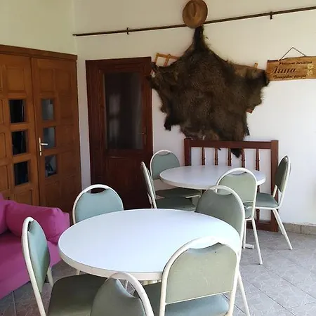 Anna Vendeghaz Guest house Savadisla